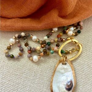 Natural Oyster Shell and Alashan Agate Necklace